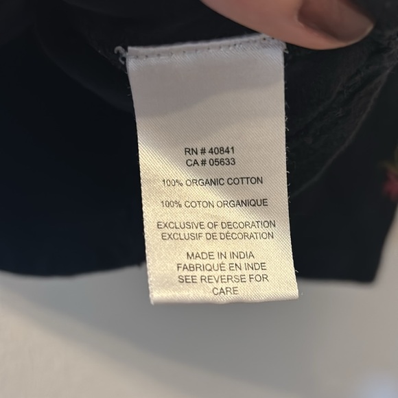 Aventura floral sleeve top size is missing fits like a medium - Picture 4 of 6